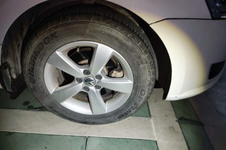 Used Volkswagen Gran Lavida 2013 1.6L Automatic Fashion Model