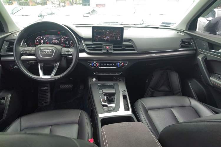 Used Audi Q5L 2018 45 TFSI Prestige Fashion Edition China V Emission Standard Center Console