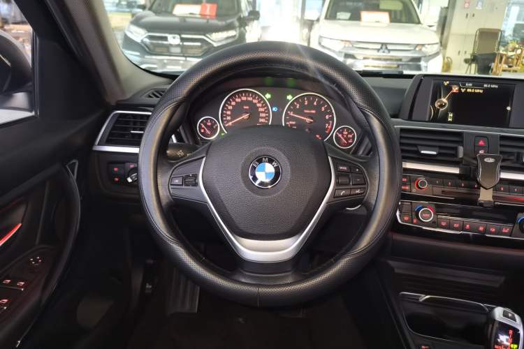 Used BMW 3 Series 2016 320Li Ambition Model
