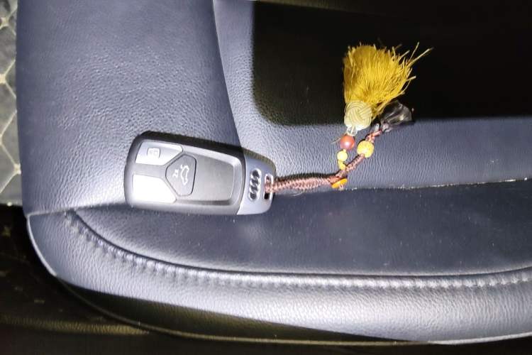 Used Audi A4L 2019 40 TFSI Ambition China VI Vehicle Key