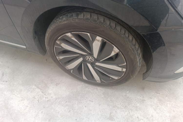Used Volkswagen Passat 2022 330TSI Elite Edition Right Front Wheel Hub