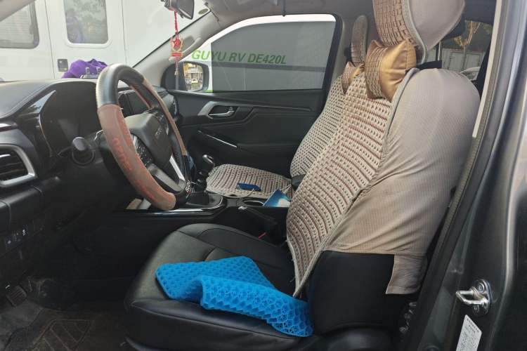 Used Isuzu D-MAX 2023 2.5T Manual 4x4 Diesel Flagship Long Wheelbase