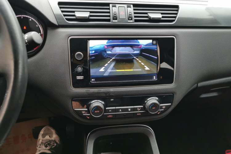 Used Qoros 5 2017 1.6T Automatic Flagship Model Audio And AC Panel