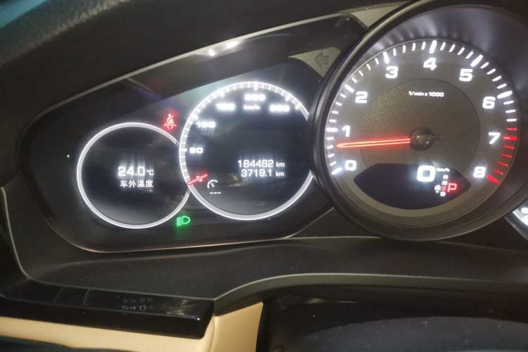 Used Porsche Cayenne 2019 Cayenne 3.0T Odometer Close Up