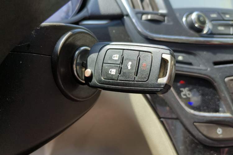 Used Buick Regal 2015 2.0L Leading Fashion Edition