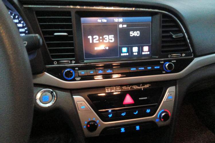 Used Hyundai Elantra (6th Generation / Lingdong) 2016 1.6L Automatic ZhiXuan – Elite Version Audio And AC Panel