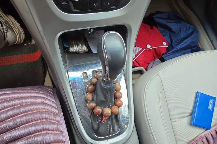 Used Buick GT 2013 XT 1.6L Automatic Fashion Edition Gear Lever