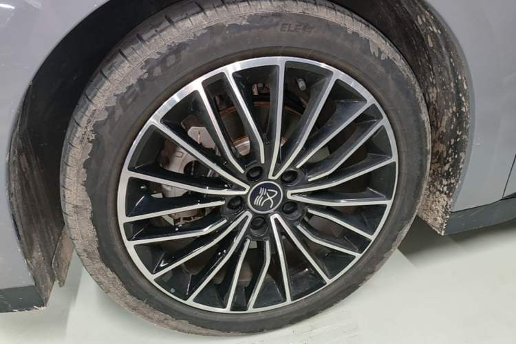 Used BYD Han 2025 DM-i Intelligent Driving Edition 125KM LiDAR Flagship Model
