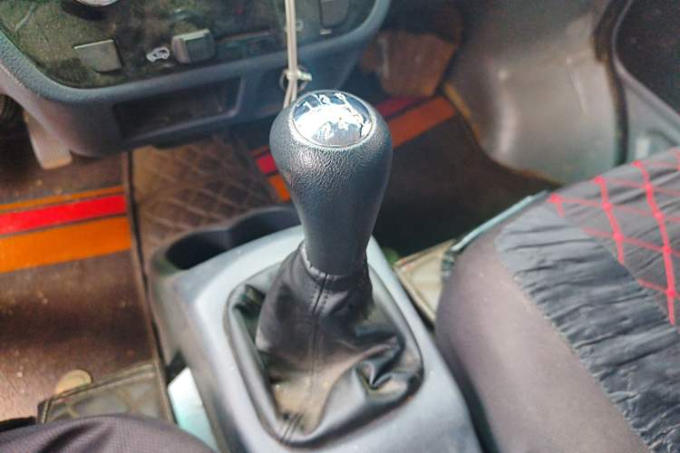 Used Jinbei Hiace X30 2023 1.5L Super-Comfortable Passenger Van 5/6/7-Seater Non-Air-Conditioned Version Model SWC15M Gear Lever