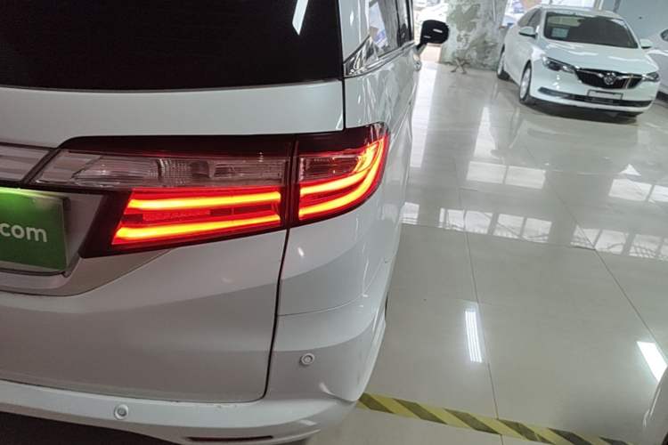 Used Honda Odyssey 2015 Revised 2.4L Luxury Edition
