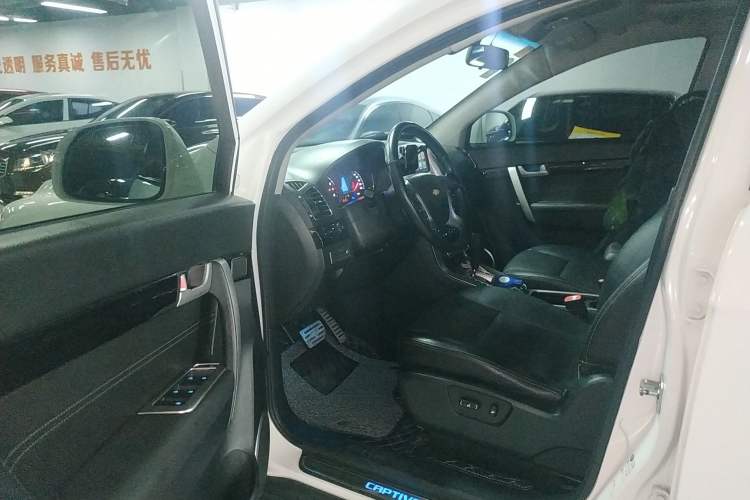Used Chevrolet Captiva 2015 2.4L 4x4 Flagship Edition 7-Seater