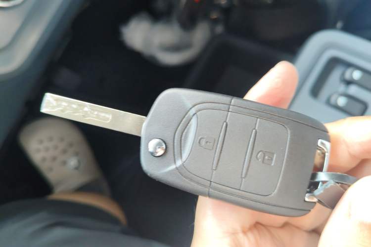 Used Wuling Yangguang 2024 300KM Comfort Version Passenger Van 75kW