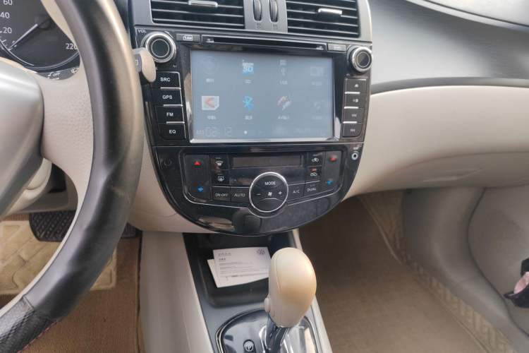 Used Nissan Tiida 2011 1.6L CVT Smart Version
