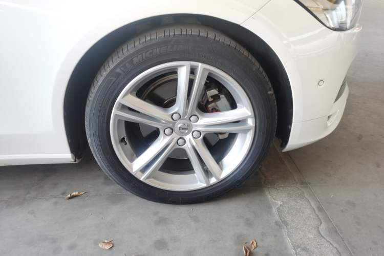 Used Volvo S90 2018 T4 Zhiyuan Edition Right Front Wheel Hub