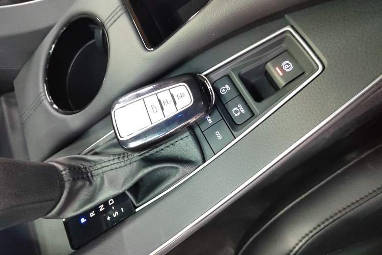 Used Toyota Avalon 2019 2.5L Ambition Version China VI Standard
