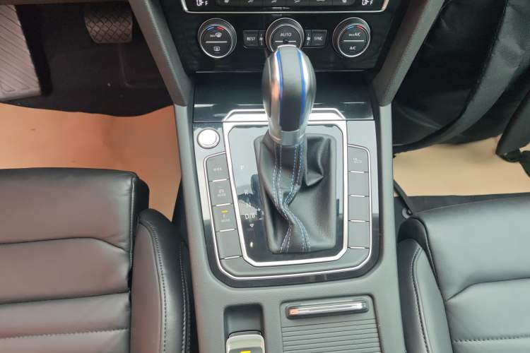 Used Volkswagen Variant New Energy 2019 GTE model
