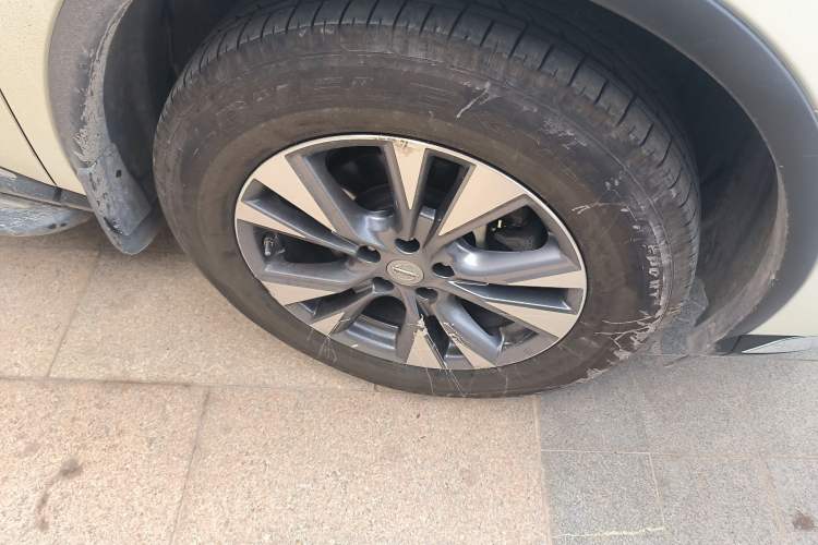 Used Nissan Murano 2021 2.5L XE Two-Wheel Drive Elite Edition Right Front Wheel Hub