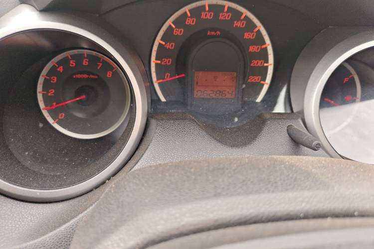 Used Honda Fit 2011 1.5L manual luxury version
