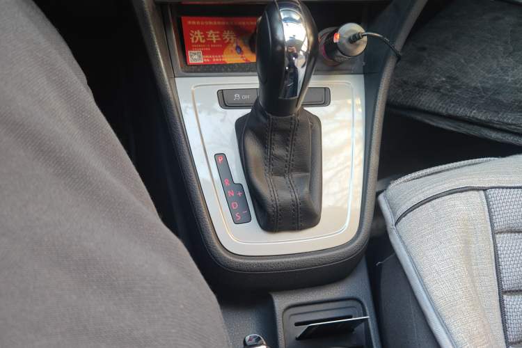 Used Volkswagen Lavida 2013 Revised Classic 1.6L Automatic Fashion Edition
