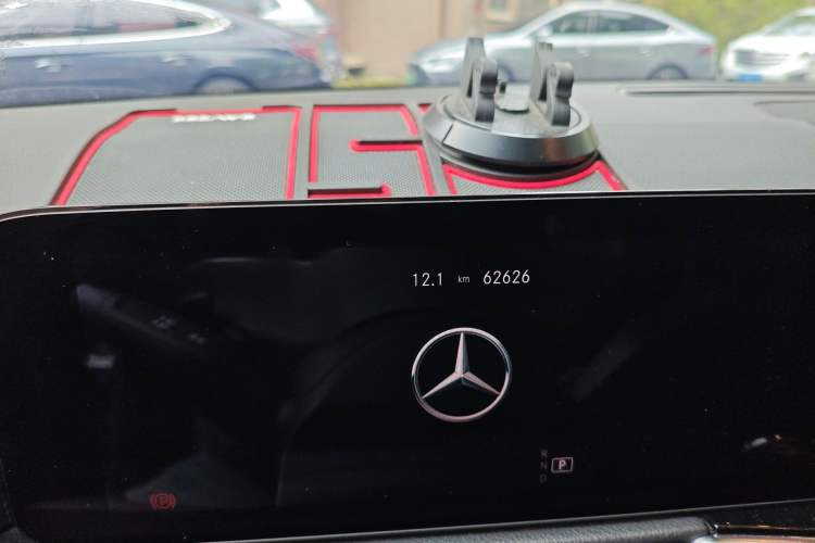 Used Mercedes-Benz GLB 2021 GLB 200 Dynamic Edition Odometer Close Up