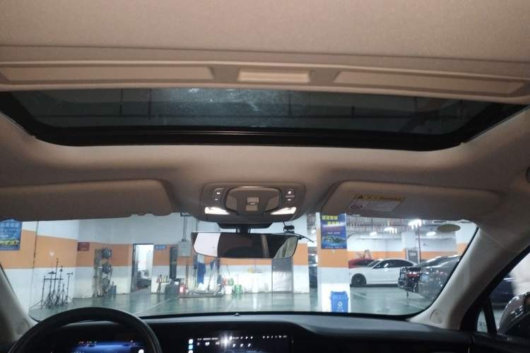 Used Roewe D7 2023 DMH 125km Superior Edition
