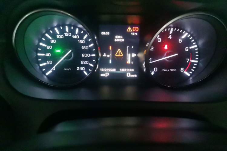 Used Land Rover Discovery Sport 2016 2.0T HSE Odometer Close Up