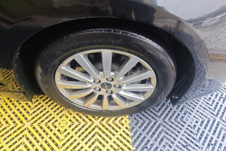 Used Lincoln MKZ 2018 2.0T Premium Edition Right Front Wheel Hub