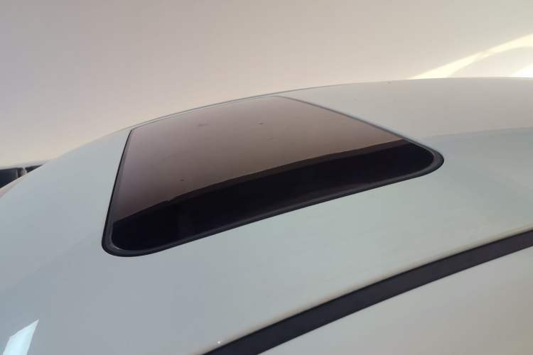 Used Roewe 350 2014 1.5L Automatic Xunyue Version Roof