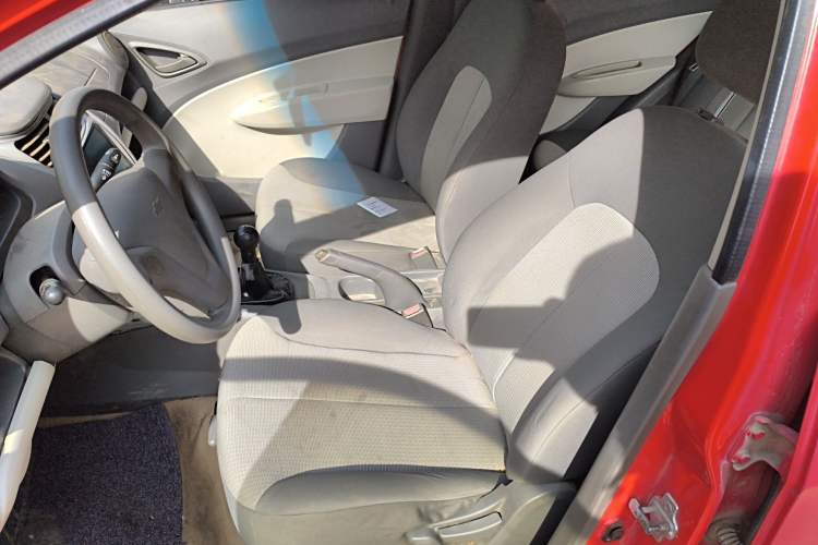 Used Chevrolet Sail 2013 Sedan 1.2L Manual Warm Edition Left Front Seat