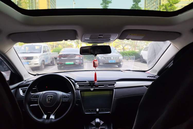 Used Roewe i5 2020 1.5L Automatic 4G Connect Luxury Flagship Edition Headliner