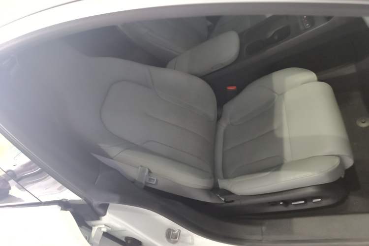 Used Nio ET5 2022 75 kWh Right Front Seat