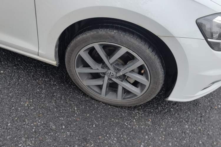 Used Volkswagen Golf 2018 230TSI Automatic Luxury Version Right Front Wheel Hub