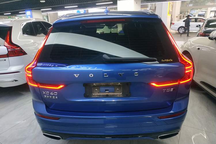 Used Volvo XC60 2019 T5 4x4 Smart & Dynamic Sport Edition China VI Standard