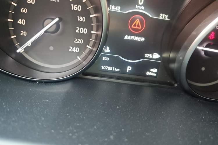 Used Land Rover Discovery Sport 2017 2.0T PURE Odometer Close Up