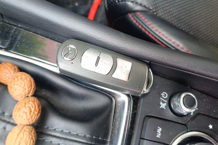 Used Mazda 3 Axela 2019 Cloud-Controlled Sedan 1.5L Automatic Luxury Model China VI Standard Vehicle Key