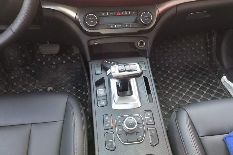 Used Haval H6 Coupe 2019 1.5T Automatic Two-Wheel Drive Luxury Smart Connectivity Version China VI Standard Gear Lever