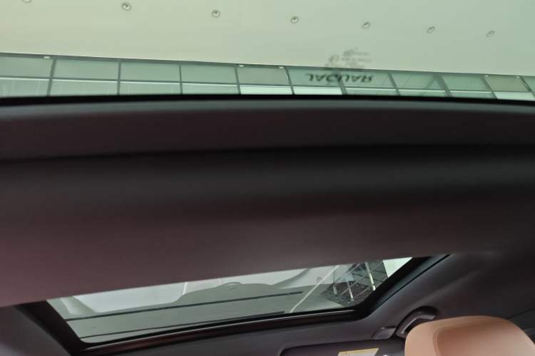 Used Jaguar XFL 2022 XFL 2.0T P250 Two-Wheel-Drive Elite Sport Edition Headliner