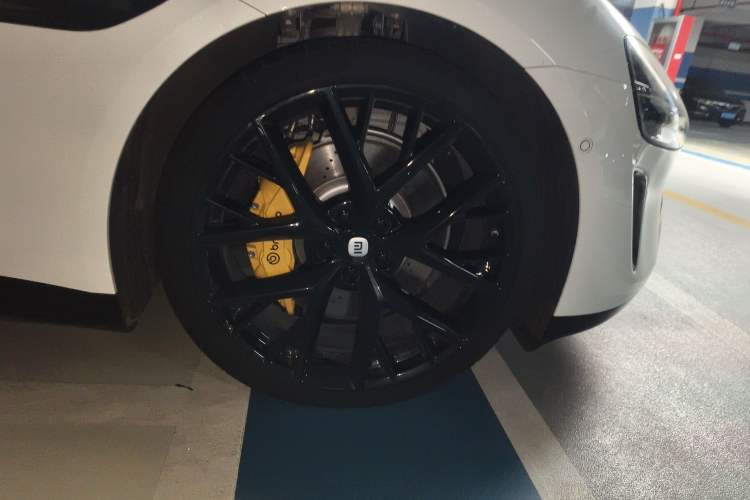 Used Xiaomi Auto SU7 2024 Four-Wheel Drive Ultra-Long Range Advanced Intelligent Driving Max Edition
