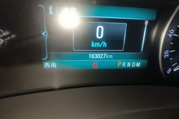 Used Buick GL8 2017 ES 28T Luxury Model China V Standard Odometer Close Up