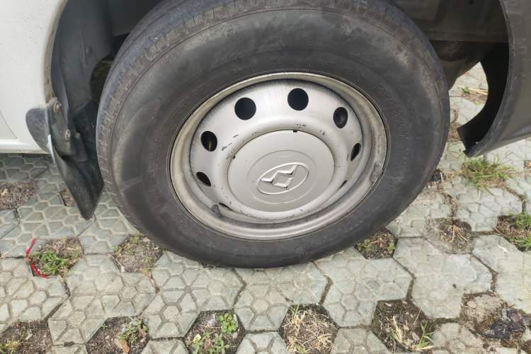 Used SAIC MAXUS Xintu V80 2014 2.5T Aotuntong Short Wheelbase Mid-Roof Model
