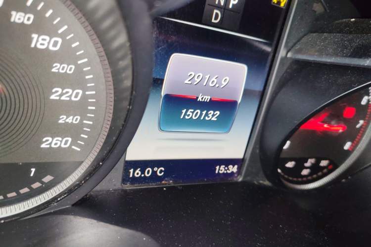 Used Mercedes-Benz GLC 2018 Facelift GLC 200 4MATIC Odometer Close Up