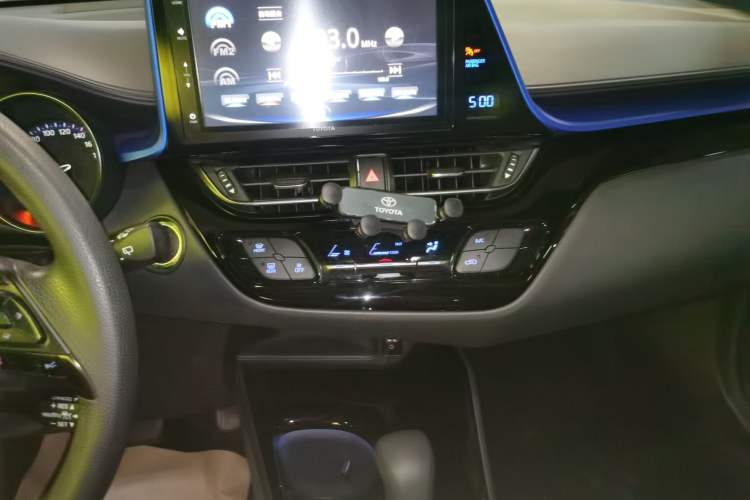 Used Toyota IZOA 2020 2.0L Enjoy Edition
