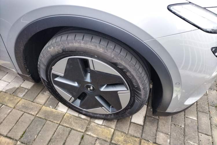 Used ONVO L60 2024 60 kWh Rear-Drive Version