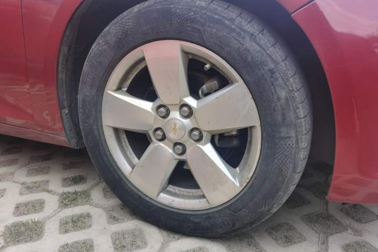 Used Chevrolet Malibu 2012 2.0L Automatic Luxury Edition Right Front Wheel Hub