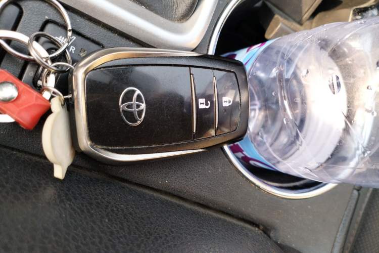 Used Toyota Highlander 2017 2.0T Four-Wheel Drive Luxury Edition 7 Seats Vehicle Key