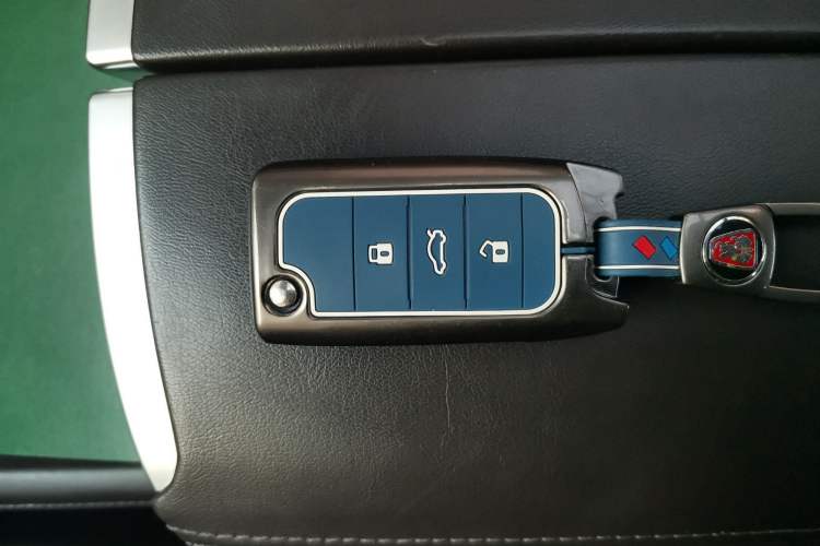 Used Roewe RX8 2019 30T Smart Connectivity Two-Wheel Drive Supreme Flagship Edition