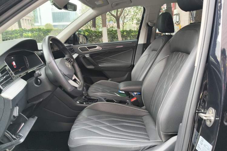 Used Volkswagen Tiguan L 2022 330TSI Automatic Two-Wheel Drive R-Line Enhanced Edition Left Front Seat