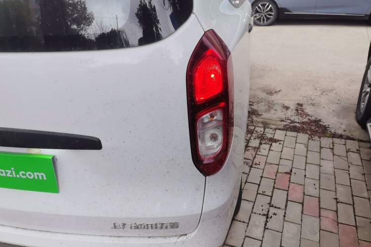 Used Wuling Hongguang New Energy 2024 All-Electric Model 300KM Practical Version Right Rear Taillight
