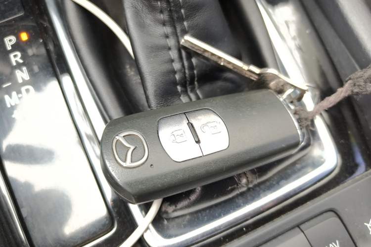 Used Mazda 3 Axela 2017 Hatchback 2.0L Automatic Luxury Model Emission Standard China V