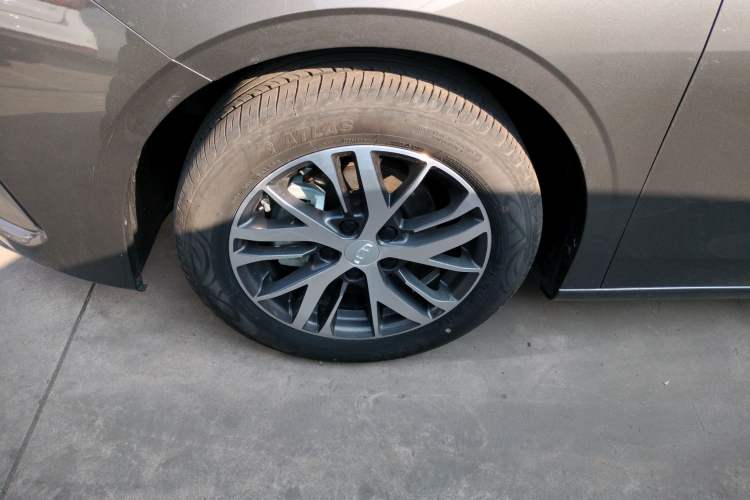 Used Geely Auto Emgrand 2025 4th Generation 1.5L CVT Longteng Edition
